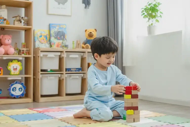 孩子脸上经常长湿疹不管它会自己好吗(图1)