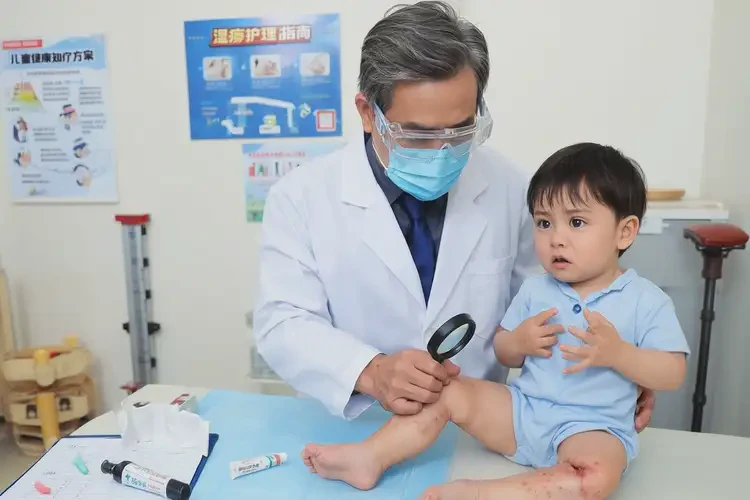 幼兒大腿出濕疹不管它會(huì)自己痊愈嗎(圖1)