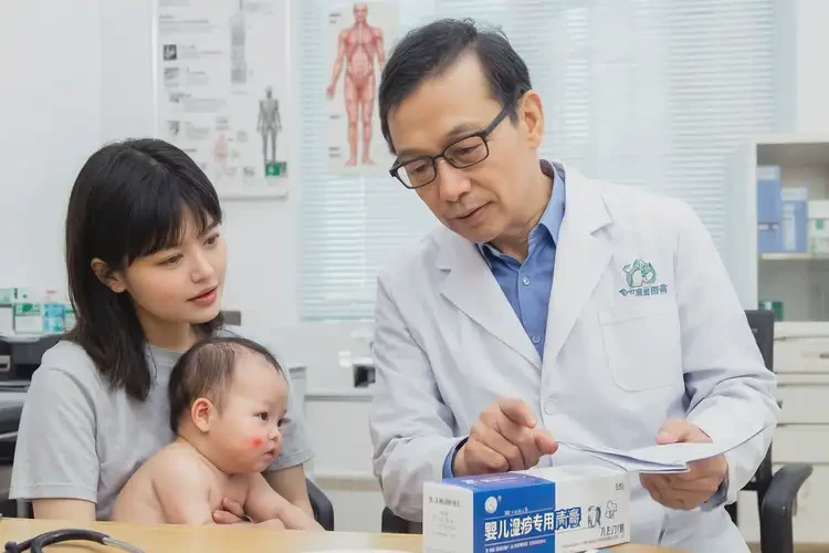 新生兒肚子上有濕疹能靠自己自愈嗎(圖1)