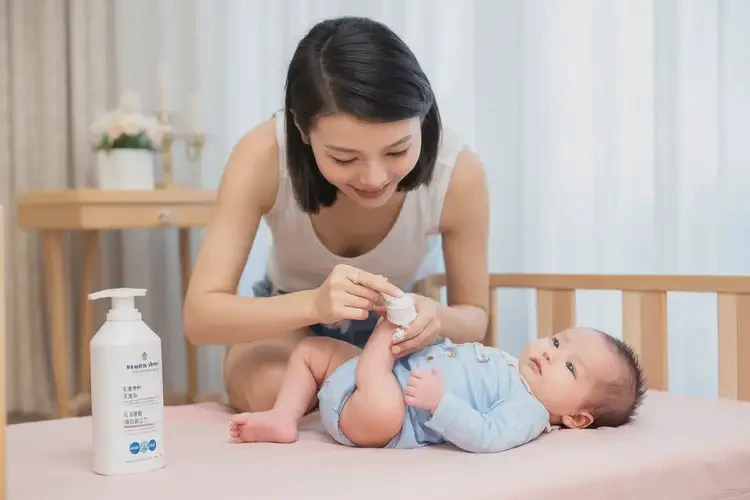 宝宝大腿容易起湿疹能够彻底治愈吗(图3)