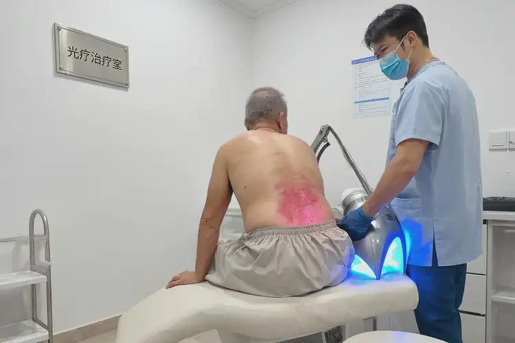 男生屁股上有濕疹不管它會自己自愈嗎(圖1)