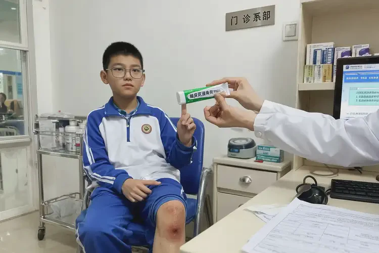 中學生小腿容易長濕疹不管它會自己自愈嗎(圖2)