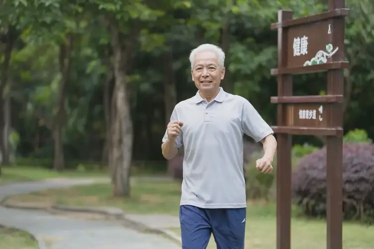 老年人面部經(jīng)常起濕疹不管它會自己自愈嗎(圖1)