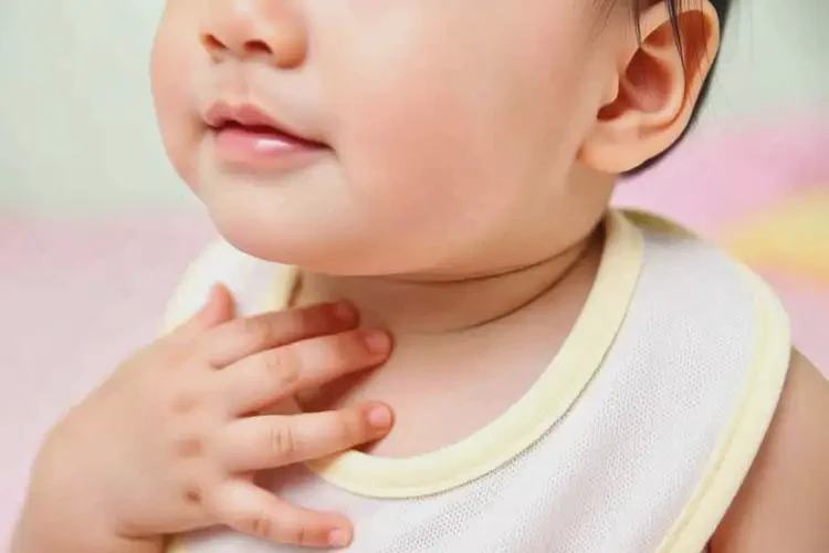 寶寶脖子上有濕疹能徹底自愈嗎(圖1)