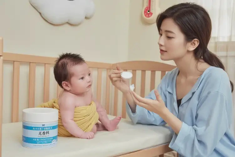 新生兒四肢經(jīng)常起濕疹不管它會自己好嗎(圖3)