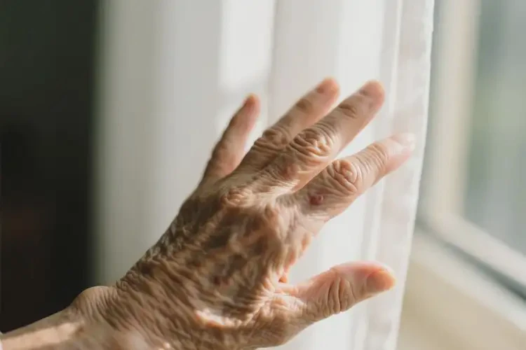 老年人手上經(jīng)常起濕疹能徹底自愈嗎(圖1)