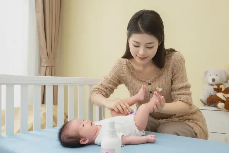 新生兒肚子起濕疹可不可以徹底自愈(圖2)