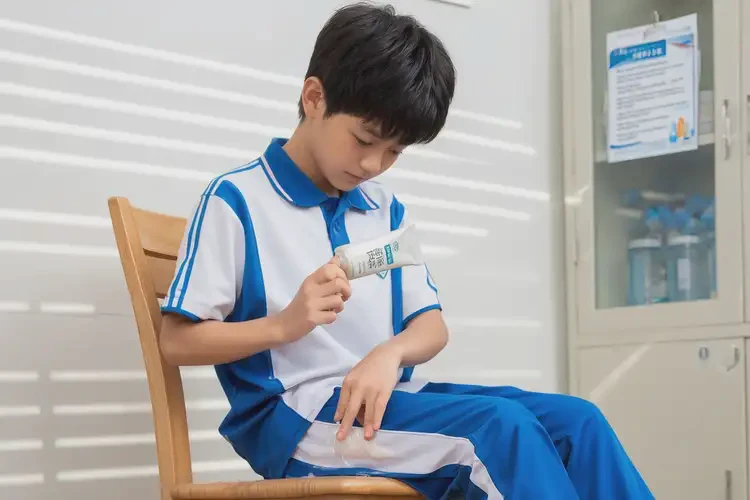 中學(xué)生大腿上起濕疹不管它會(huì)自己自愈嗎(圖2)