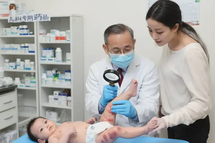 嬰幼兒大腿上長濕疹能夠徹底治愈嗎(圖2)