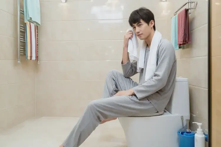 青年人肛周容易起濕疹不管它會(huì)自己好嗎(圖1)