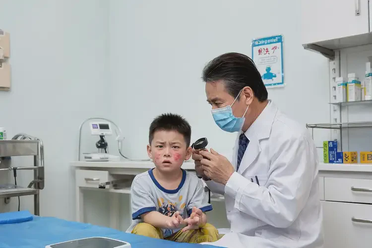 小孩面部长湿疹不管它会自己痊愈吗(图1)