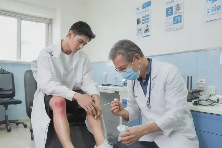 青年人小腿上經(jīng)常起濕疹不管它會自己自愈嗎(圖3)