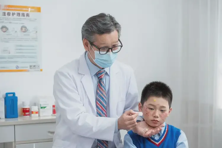 小學(xué)生臉上經(jīng)常起濕疹能夠徹底治愈嗎(圖3)