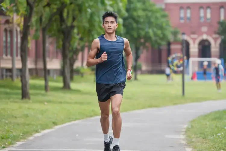 大學(xué)生小腿上出濕疹可以徹底自愈嗎(圖1)