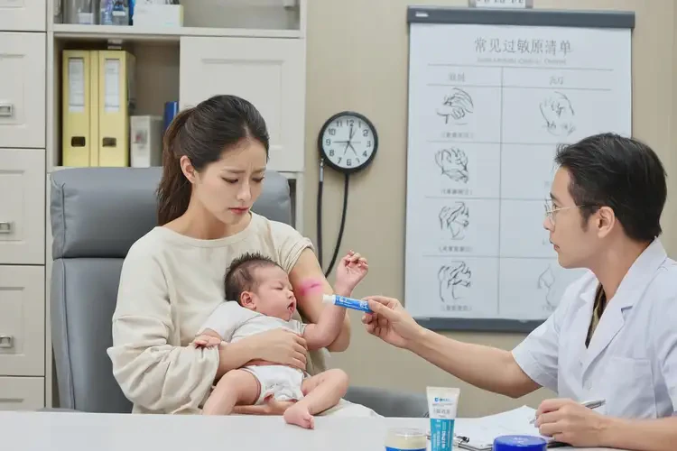 哺乳期媽媽全身偶爾起濕疹不管它會自己痊愈嗎(圖1)