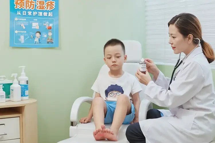 小學生腳上容易長濕疹不管它會自己痊愈嗎(圖2)