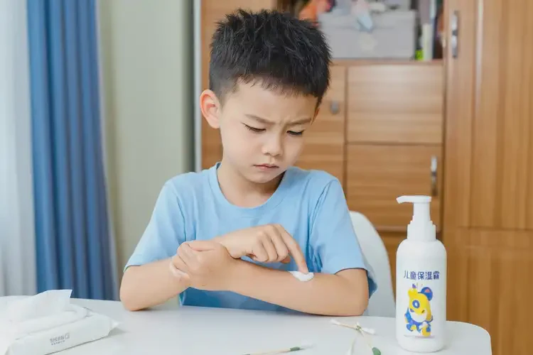 小孩手上有濕疹可不可以徹底自愈(圖3)
