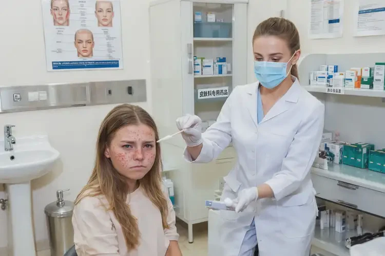 女人臉上經(jīng)常長(zhǎng)濕疹能徹底自愈嗎(圖3)