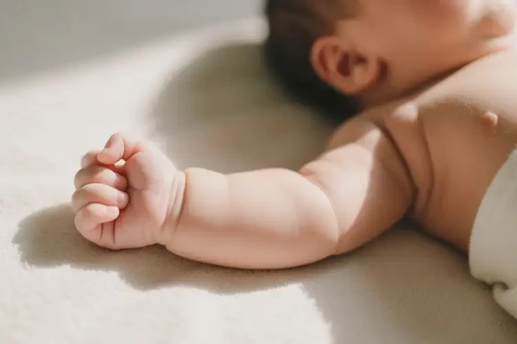 寶寶手臂上容易起濕疹能夠徹底治愈嗎(圖1)