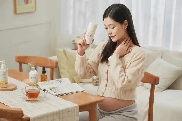 哺乳期媽媽脖子容易起濕疹可以徹底自愈嗎(圖1)