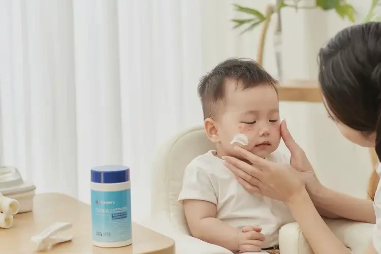 嬰幼兒臉上起濕疹不管它會(huì)自己好嗎(圖3)