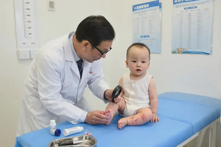 嬰幼兒小腿容易長濕疹可不可以徹底自愈(圖1)