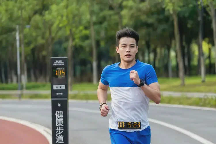 大學(xué)生面部偶爾起濕疹不管它會(huì)自己好嗎(圖1)