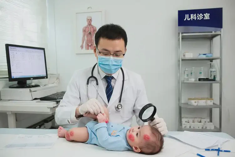 寶寶小腿有濕疹不管它會自己好嗎(圖1)