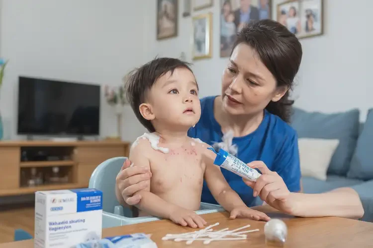 孩子脖子上出現(xiàn)濕疹可以徹底自愈嗎(圖2)