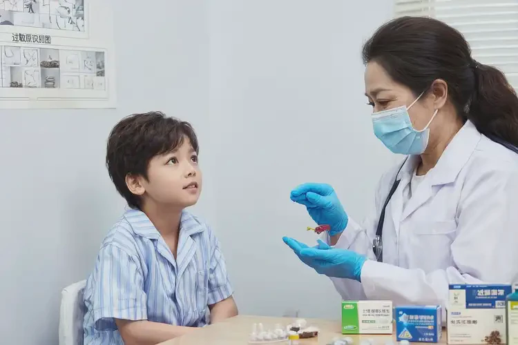 小兒臉上偶爾起濕疹不管它會自己痊愈嗎(圖1)