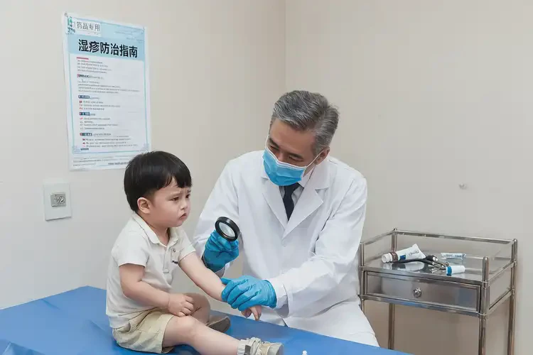 幼兒脖子上偶爾起濕疹能靠自己自愈嗎(圖1)