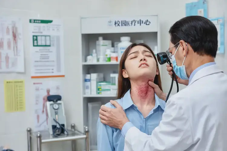 大學(xué)生脖子容易長(zhǎng)濕疹不管它會(huì)自己痊愈嗎(圖2)