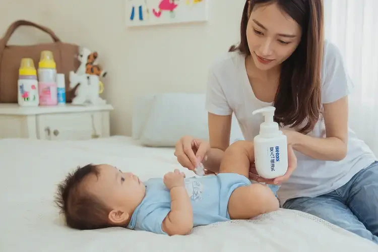 寶寶大腿偶爾起濕疹不管它會(huì)自己自愈嗎(圖3)