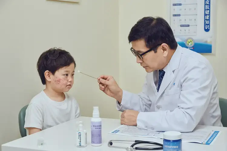 少儿面部经常起湿疹不管它会自己好吗(图1)