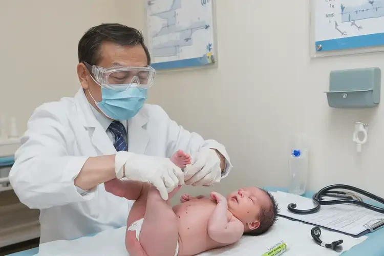 新生兒屁股容易長濕疹不管它會自己自愈嗎(圖1)