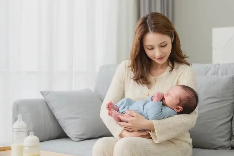 嬰兒手上經(jīng)常起濕疹不管它會自己好嗎(圖1)