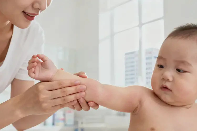 嬰幼兒身上長(zhǎng)濕疹能夠徹底治愈嗎(圖3)