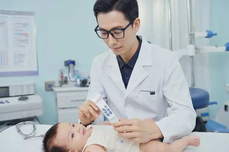 新生兒全身出濕疹不管它會自己痊愈嗎(圖2)