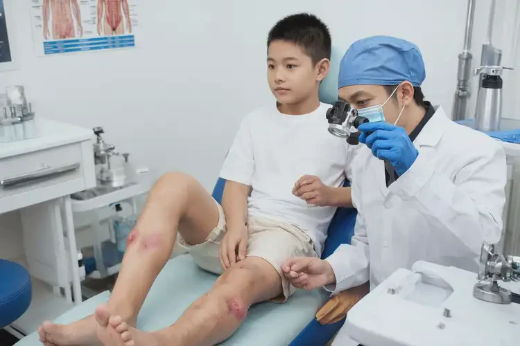 青少年小腿上偶爾起濕疹不管它會自己自愈嗎(圖2)