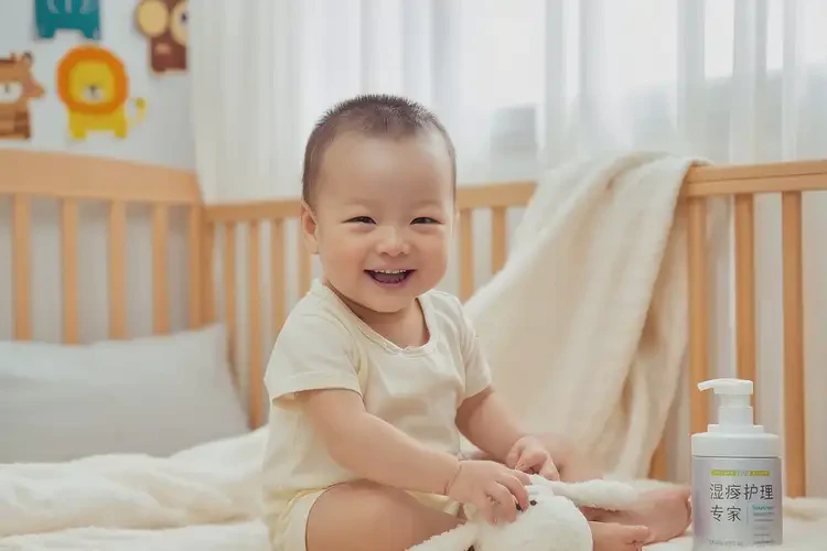 寶寶面部容易起濕疹能夠徹底治愈嗎(圖1)