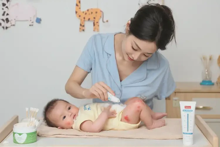 嬰兒肚子上經(jīng)常起濕疹不管它會(huì)自己好嗎(圖3)