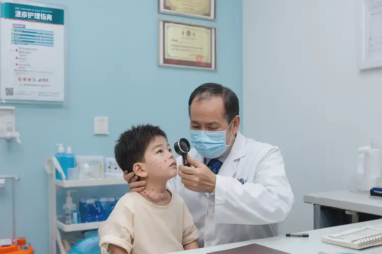 幼兒脖子容易長濕疹不管它會自己自愈嗎(圖2)