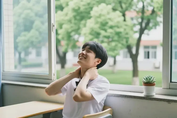 大學生脖子經(jīng)常長濕疹能夠徹底治愈嗎(圖2)