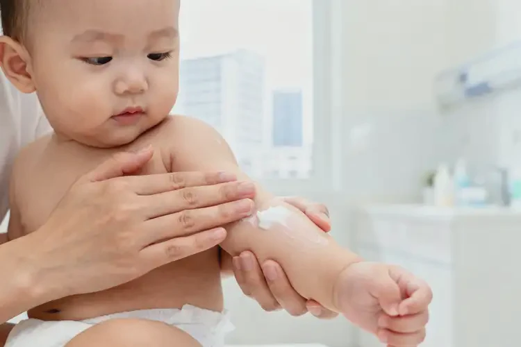 新生兒手臂偶爾起濕疹不管它會自己自愈嗎(圖2)