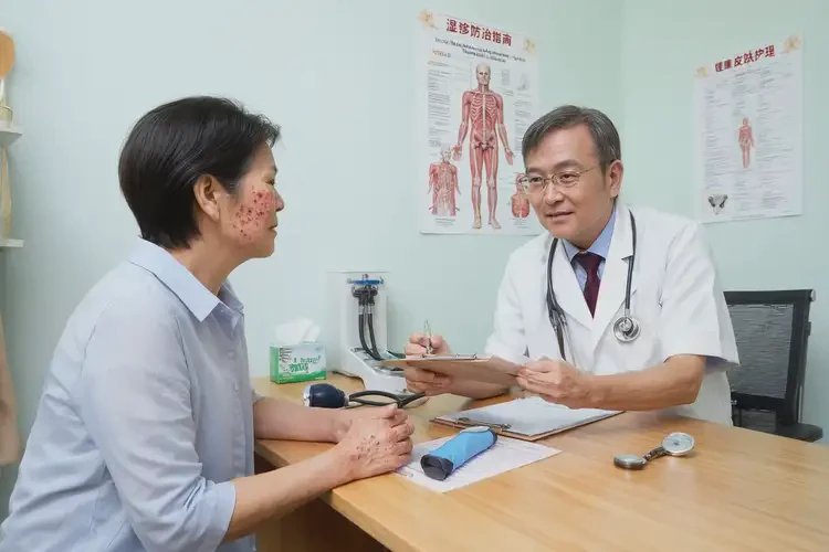 女人脸上长湿疹能彻底自愈吗(图1)