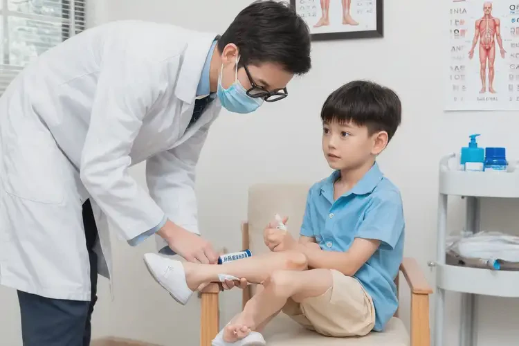 兒童腳上長濕疹能夠徹底治愈嗎(圖1)