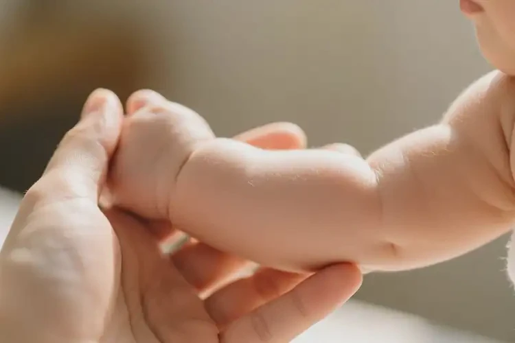 寶寶手臂上容易起濕疹能夠徹底治愈嗎(圖2)