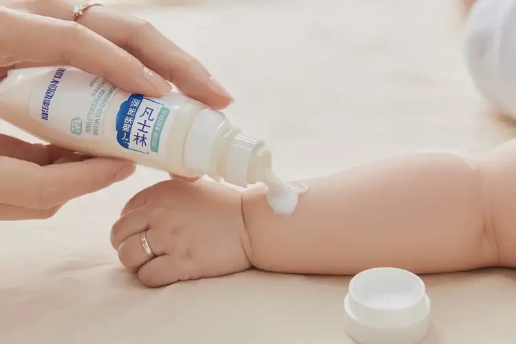 寶寶肚子上有濕疹不管它會(huì)自己好嗎(圖3)