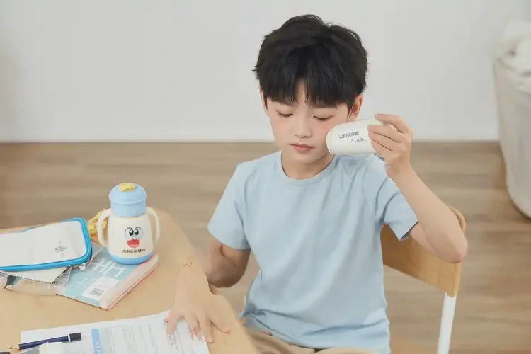 小學(xué)生屁股上出濕疹不管它會(huì)自己好嗎(圖1)