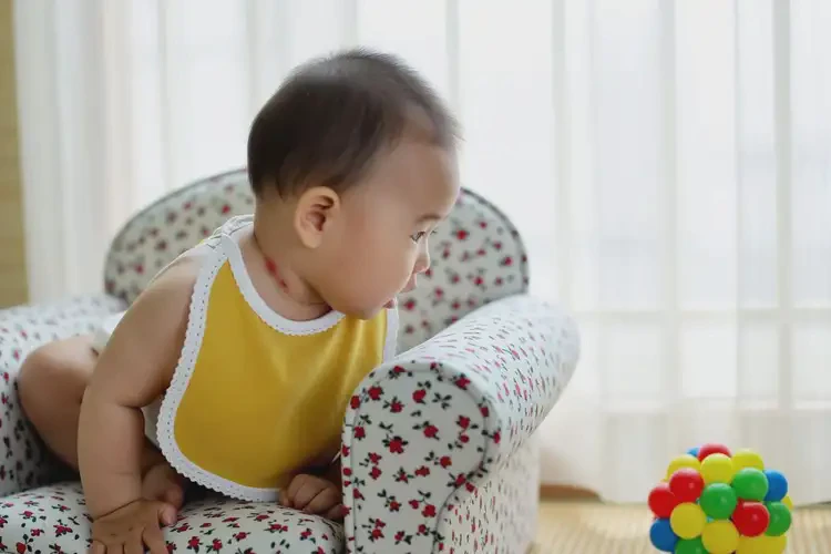 嬰幼兒脖子上經(jīng)常長濕疹不管它會自己痊愈嗎(圖2)